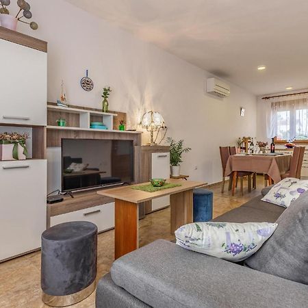 Awesome Apartment In Pula With Wifi Eksteriør bilde