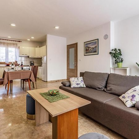 Awesome Apartment In Pula With Wifi Eksteriør bilde