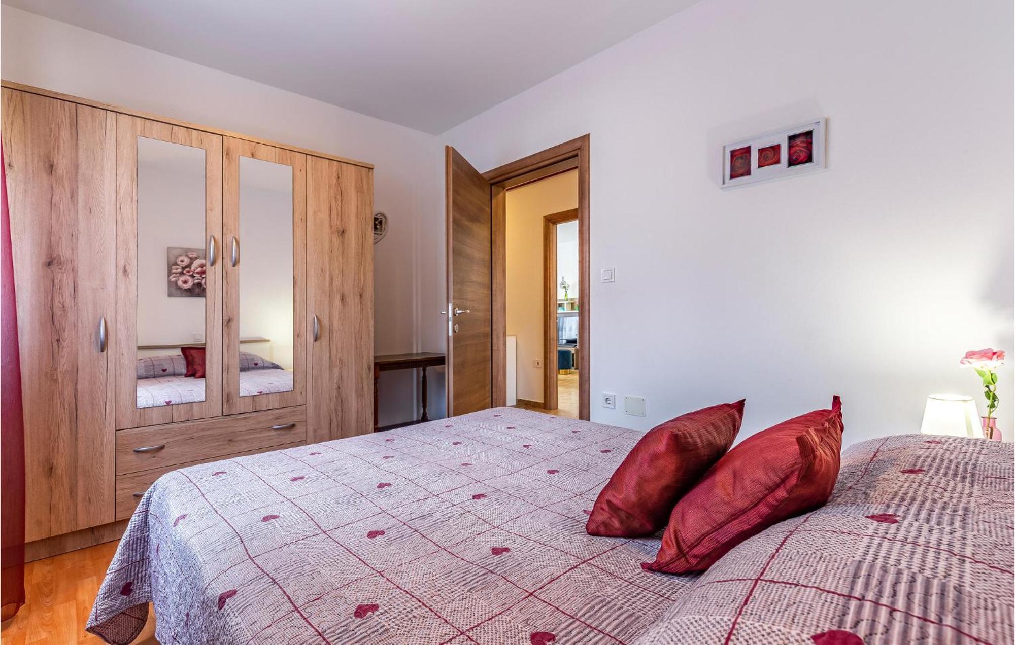 Awesome Apartment In Pula With Wifi Eksteriør bilde